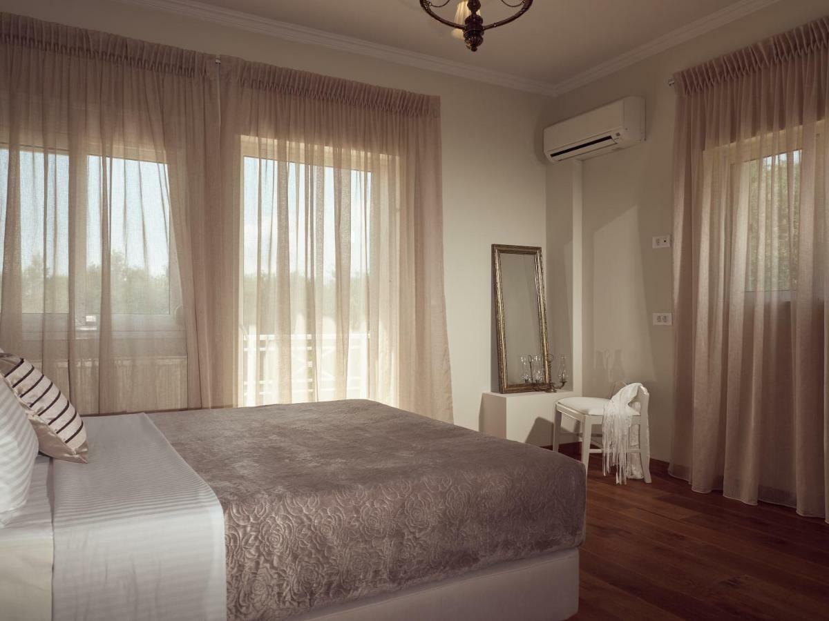 Golden July Luxury Villa Akrotiri  Exterior photo
