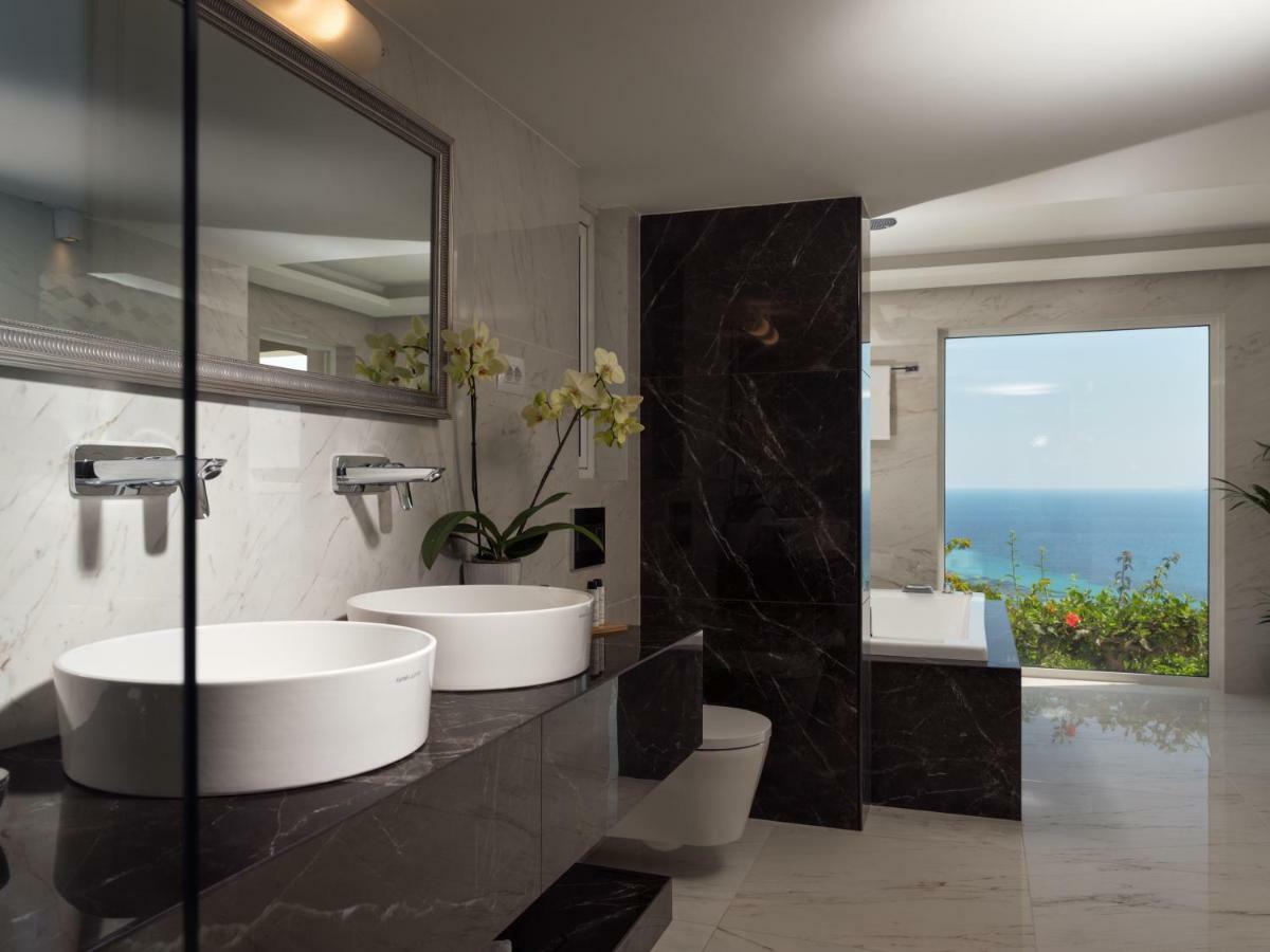 Golden July Luxury Villa Akrotiri  Exterior photo